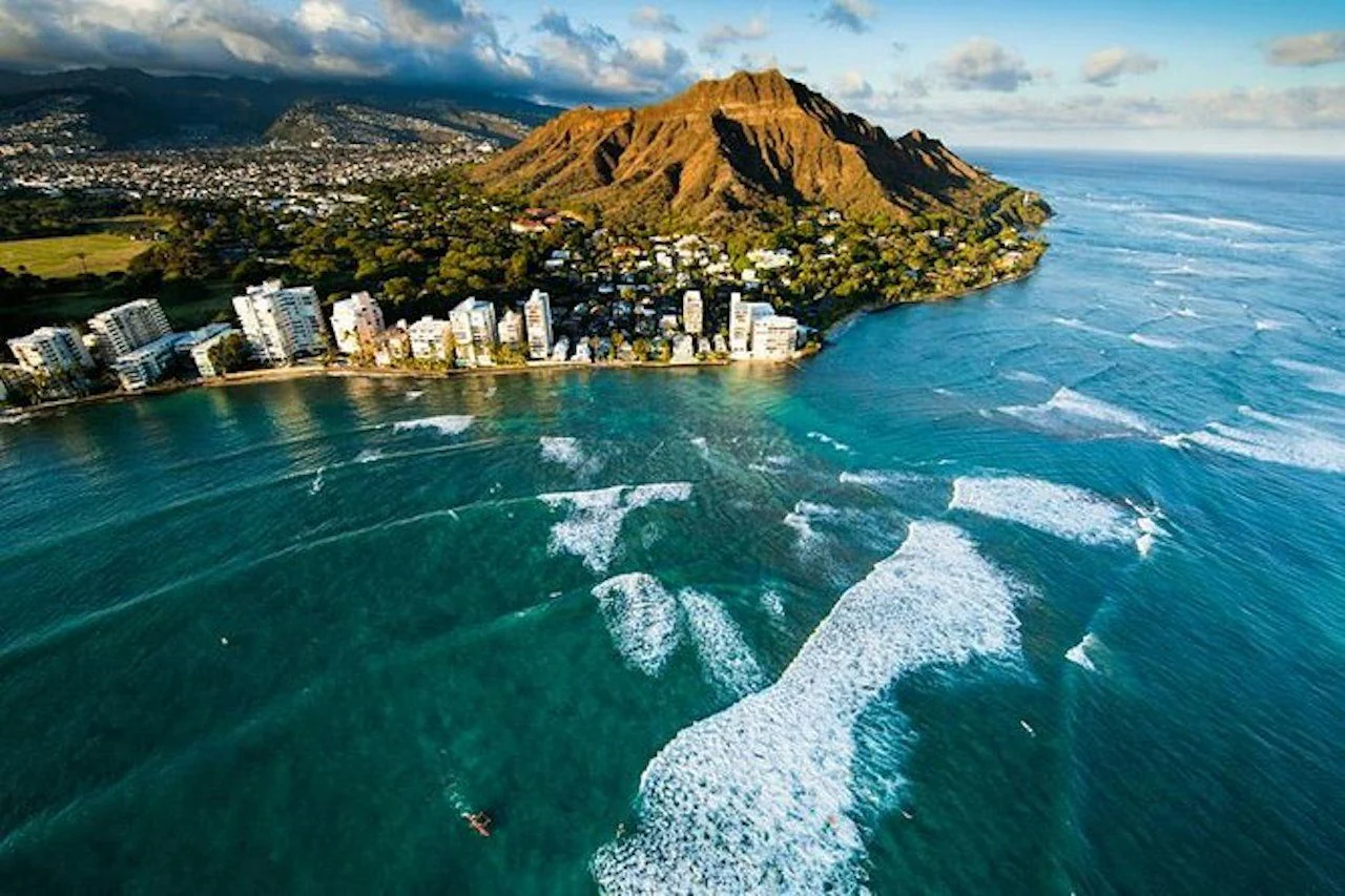 Royal Crown of Oahu Helicopter Tour - Image 2