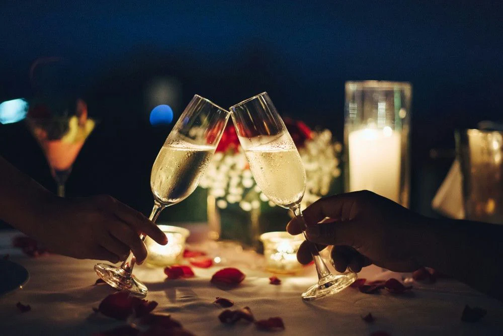 Romantic Champagne Dinner Cruise in Seattle for Two with Window Seat - Image 2