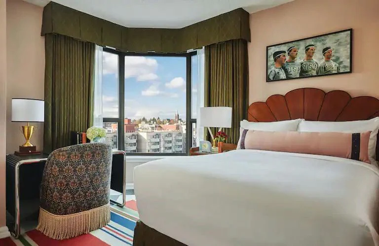 Seattle Serenity: 1-Night Hotel Retreat - Image 4