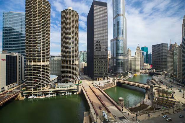 Signature Stay in Chicago: 1-Night Hotel Experience - Image 10