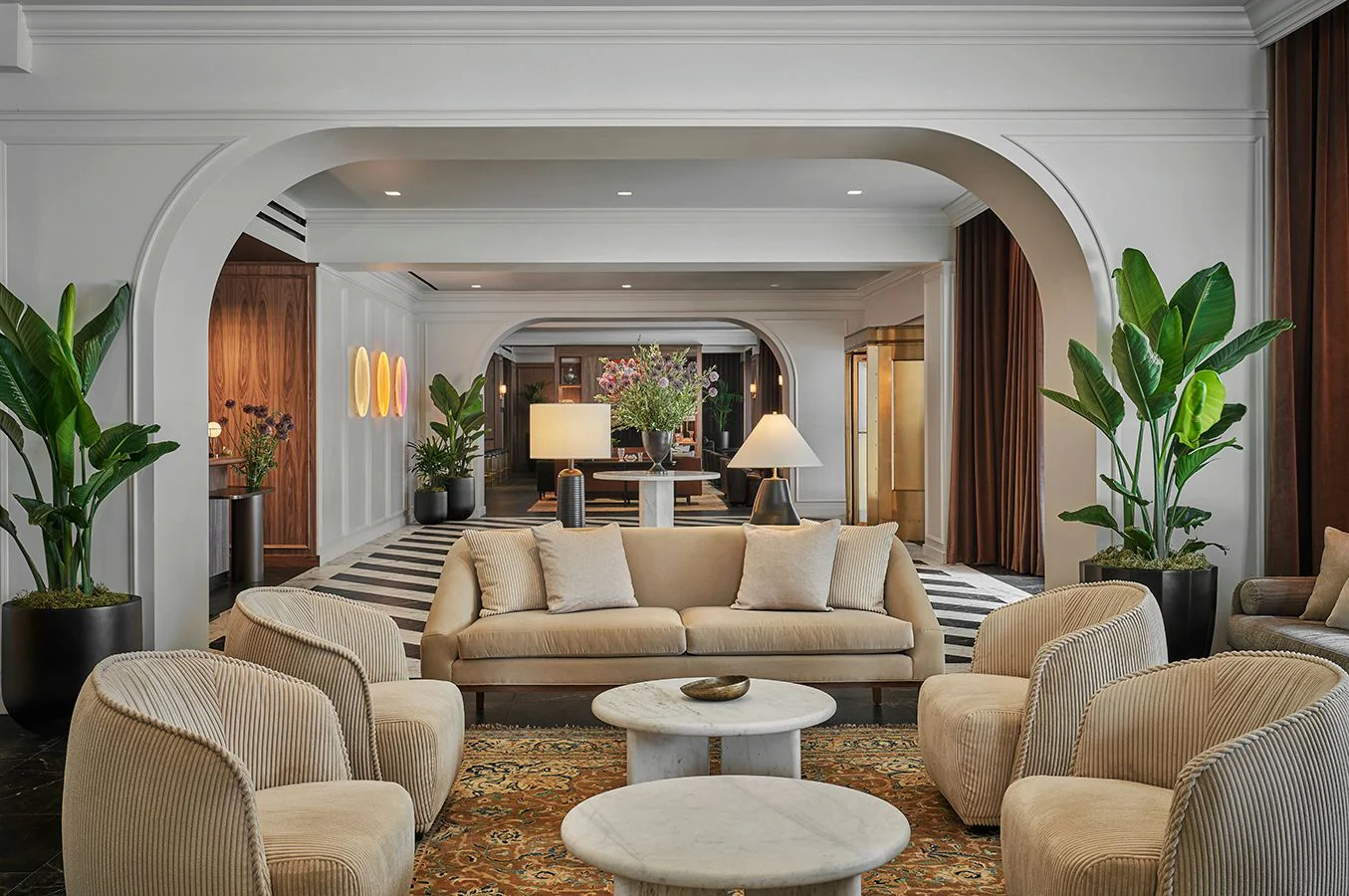 Signature Stay in Chicago: 1-Night Hotel Experience - Image 3