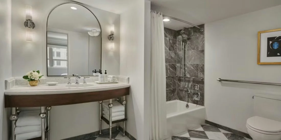 Signature Stay in Chicago: 1-Night Hotel Experience - Image 6