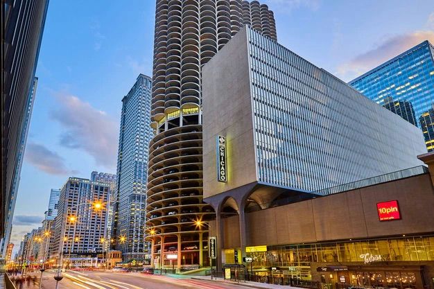 Signature Stay in Chicago: 1-Night Hotel Experience - Image 8