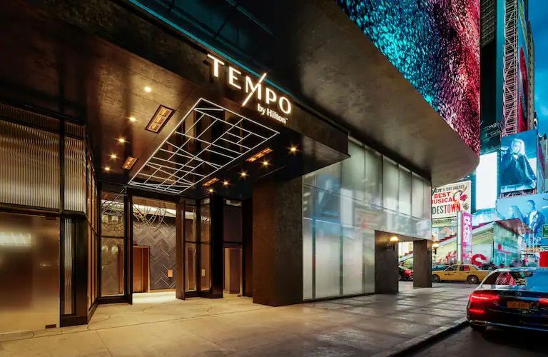 Signature Stay in NYC: 1-Night Hotel Experience - Image 11