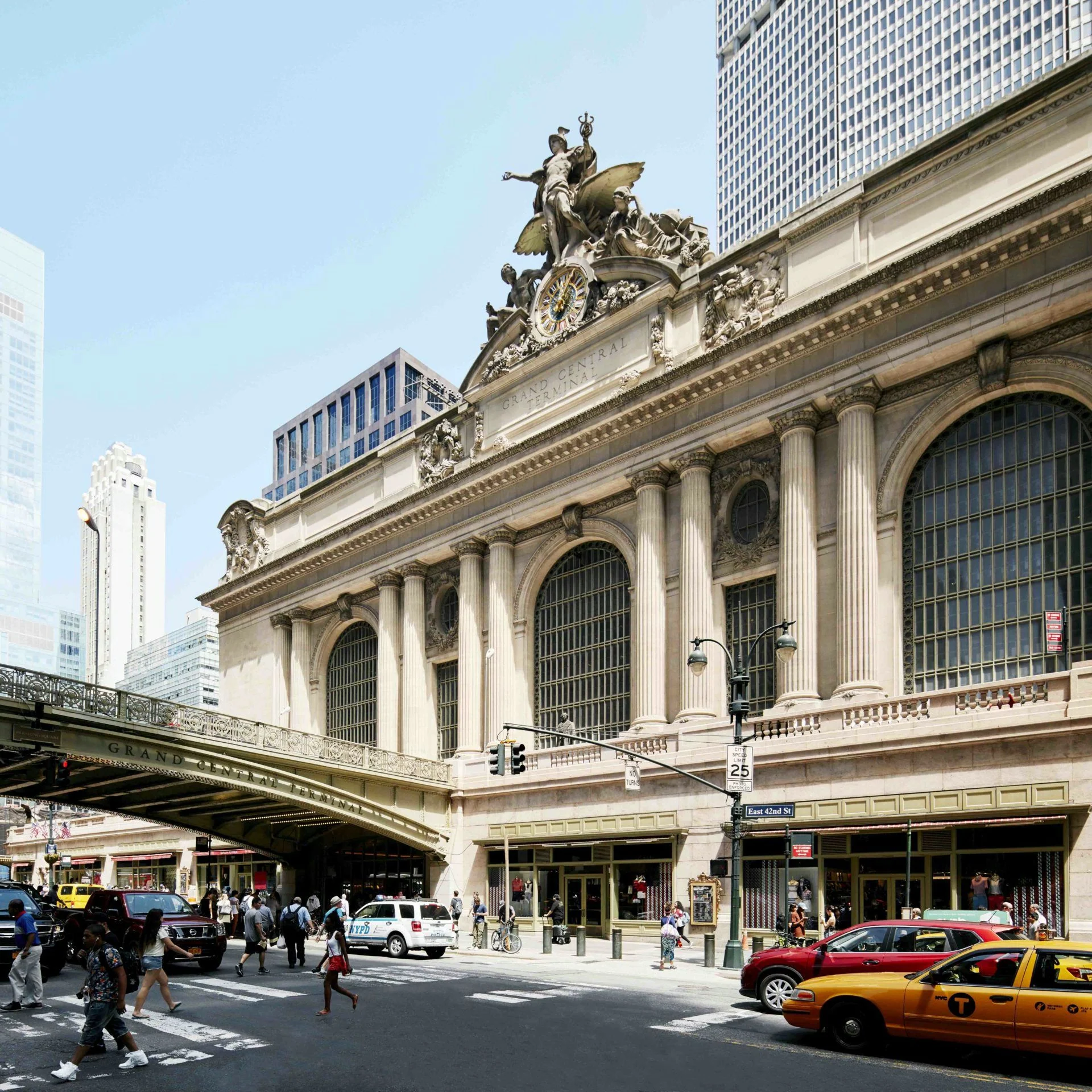 Signature Stay in NYC: 1-Night Hotel Experience - Image 14