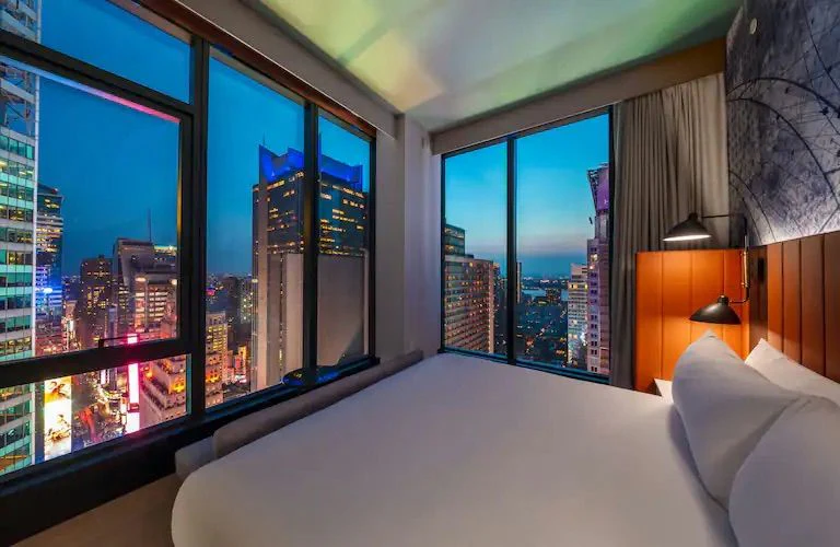 Signature Stay in NYC: 1-Night Hotel Experience - Image 3