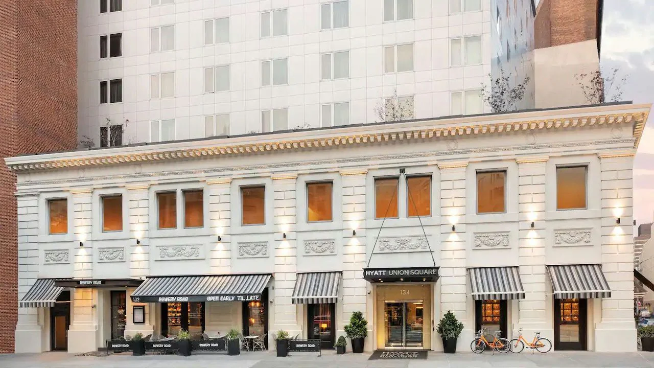 Signature Stay in NYC: 1-Night Hotel Experience - Image 6
