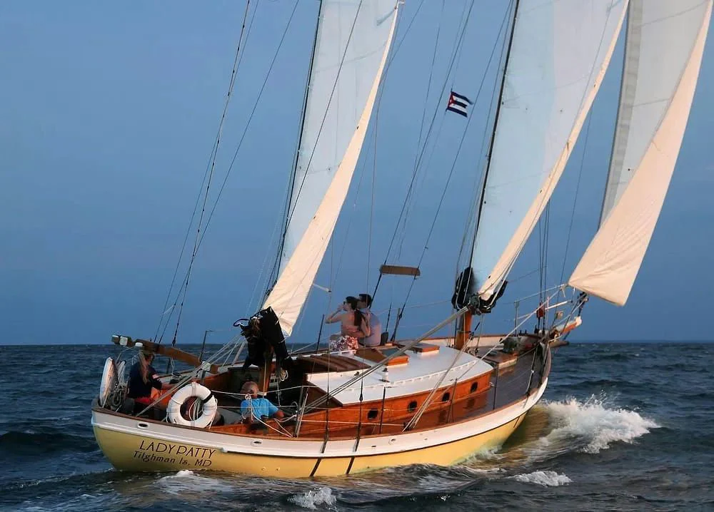 Sunset Champagne Sail on a Historic Yacht - Image 5