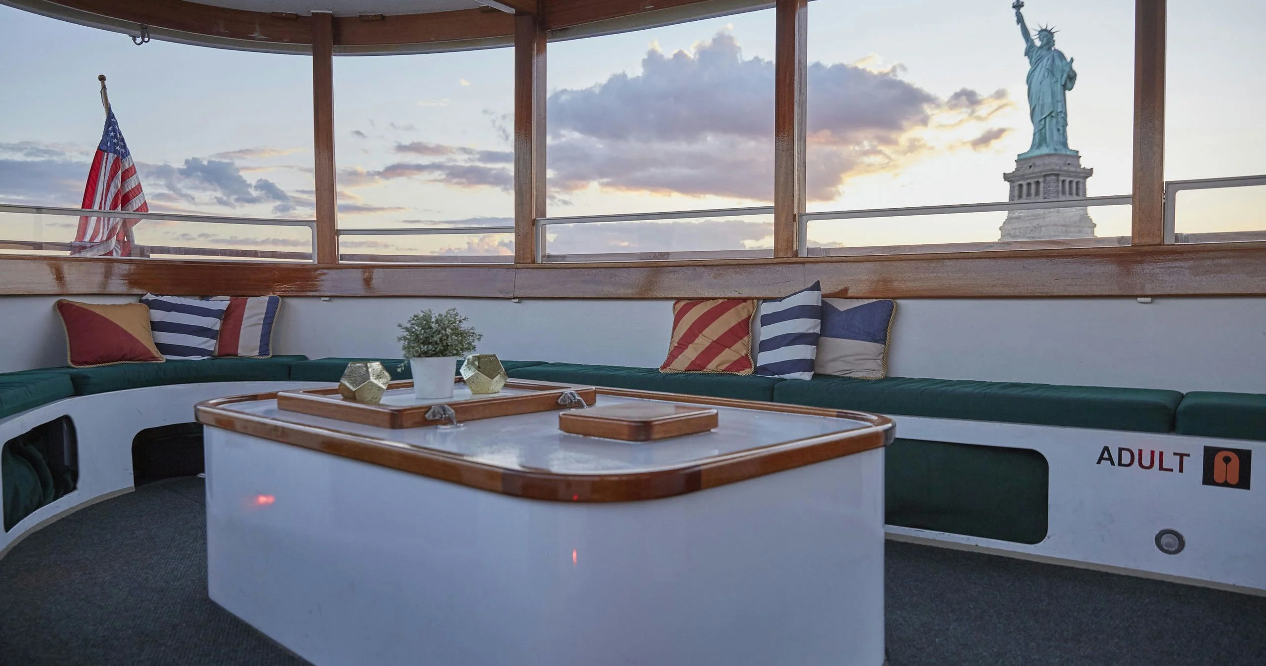 Sunset Cocktail Cruise aboard Yacht Kingston - Image 6