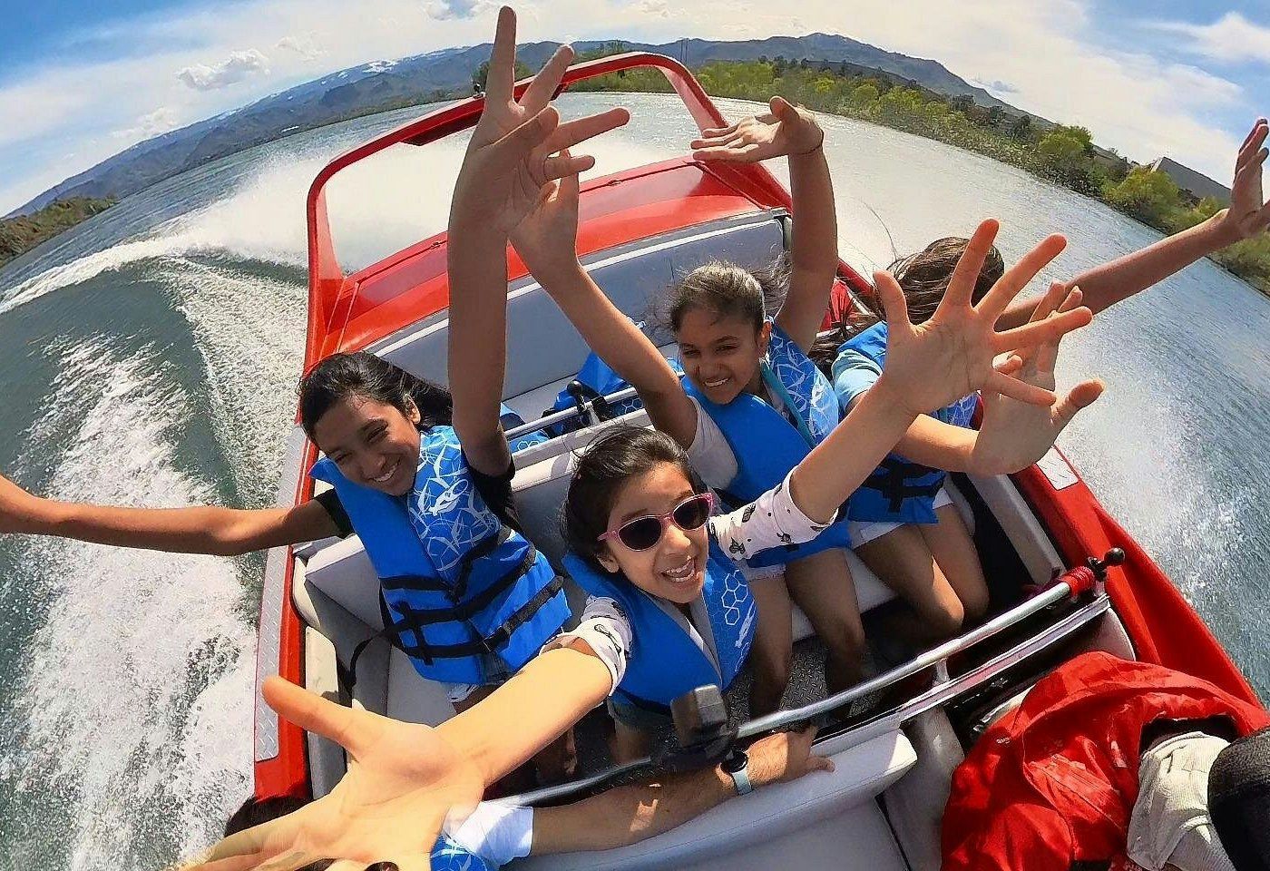 Thrilling 15 Mile Speedboat Ride - Image 3