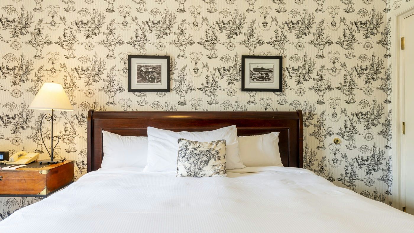 Hotel Getaway at the Inn on Broadway - Image 2