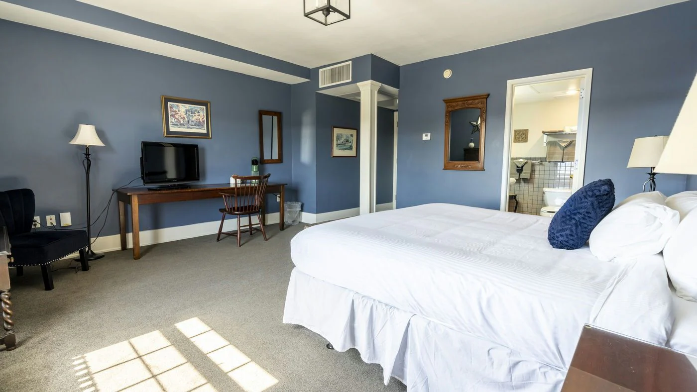 Hotel Getaway at the Inn on Broadway - Image 4