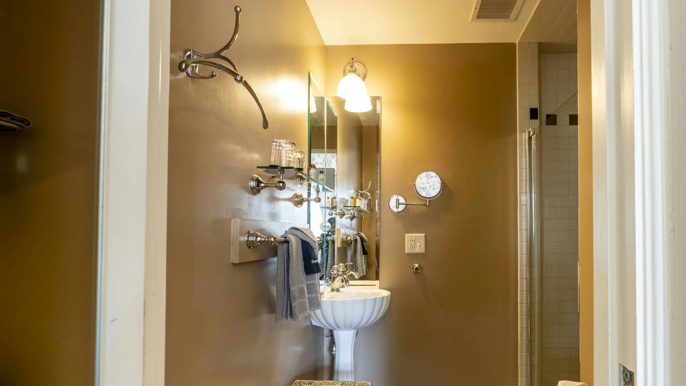 Hotel Getaway at the Inn on Broadway - Image 5