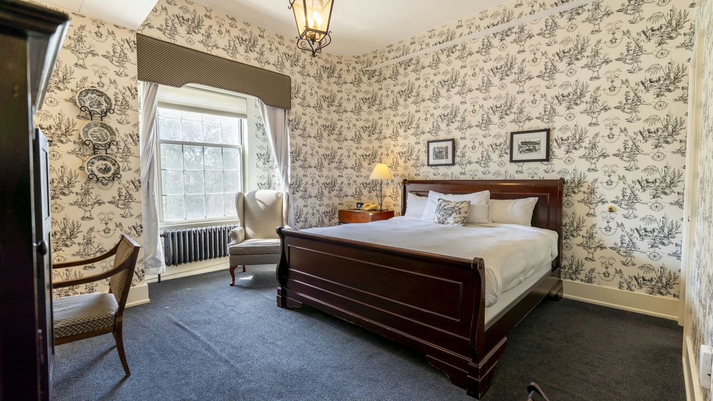 Hotel Getaway at the Inn on Broadway - Image 6