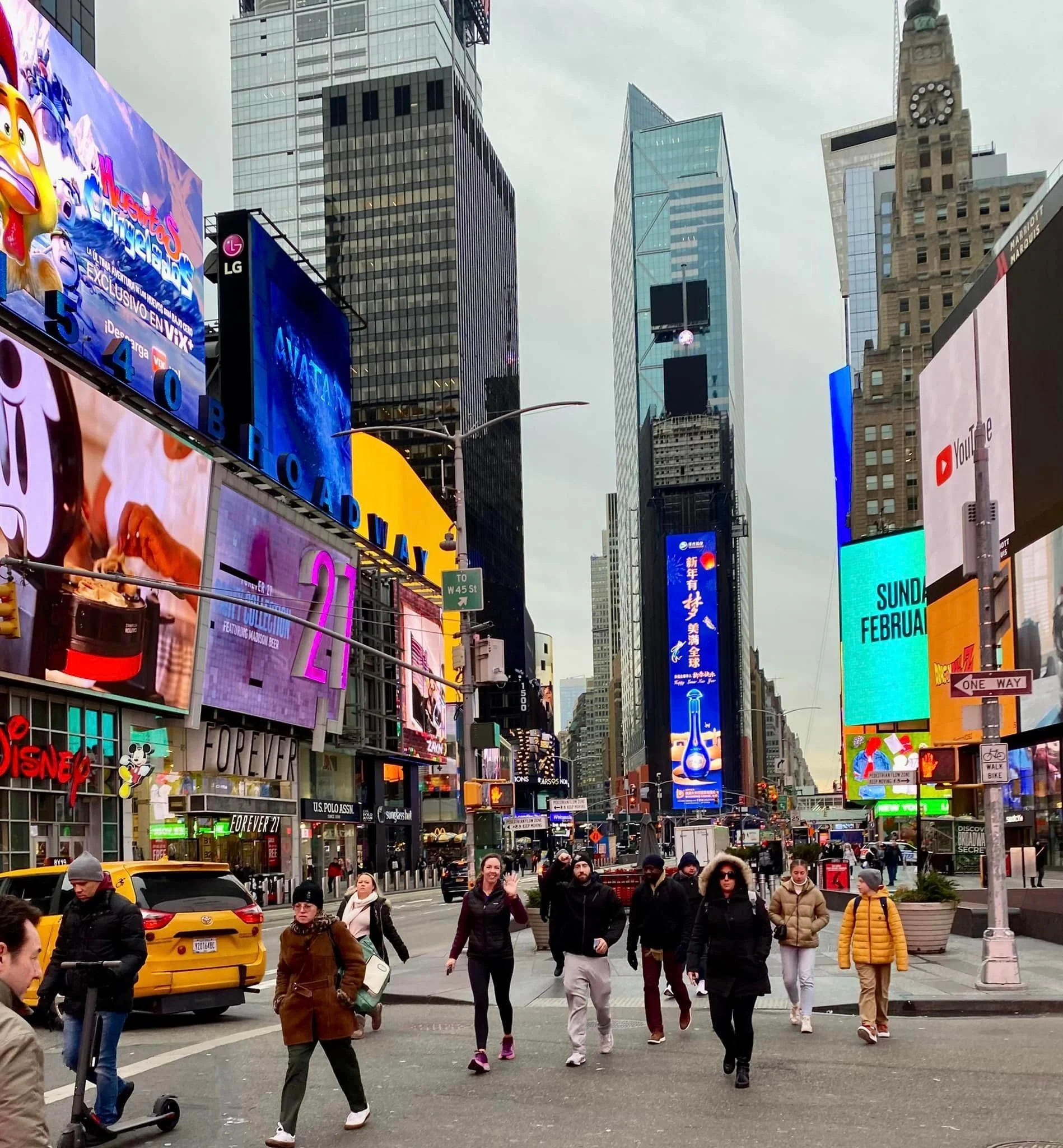 Walk Like A New Yorker in Times Square - Image 2