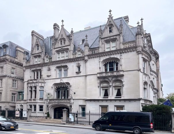 Guided History Tour of the Fifth Avenue Gilded Age Mansions - Image 4