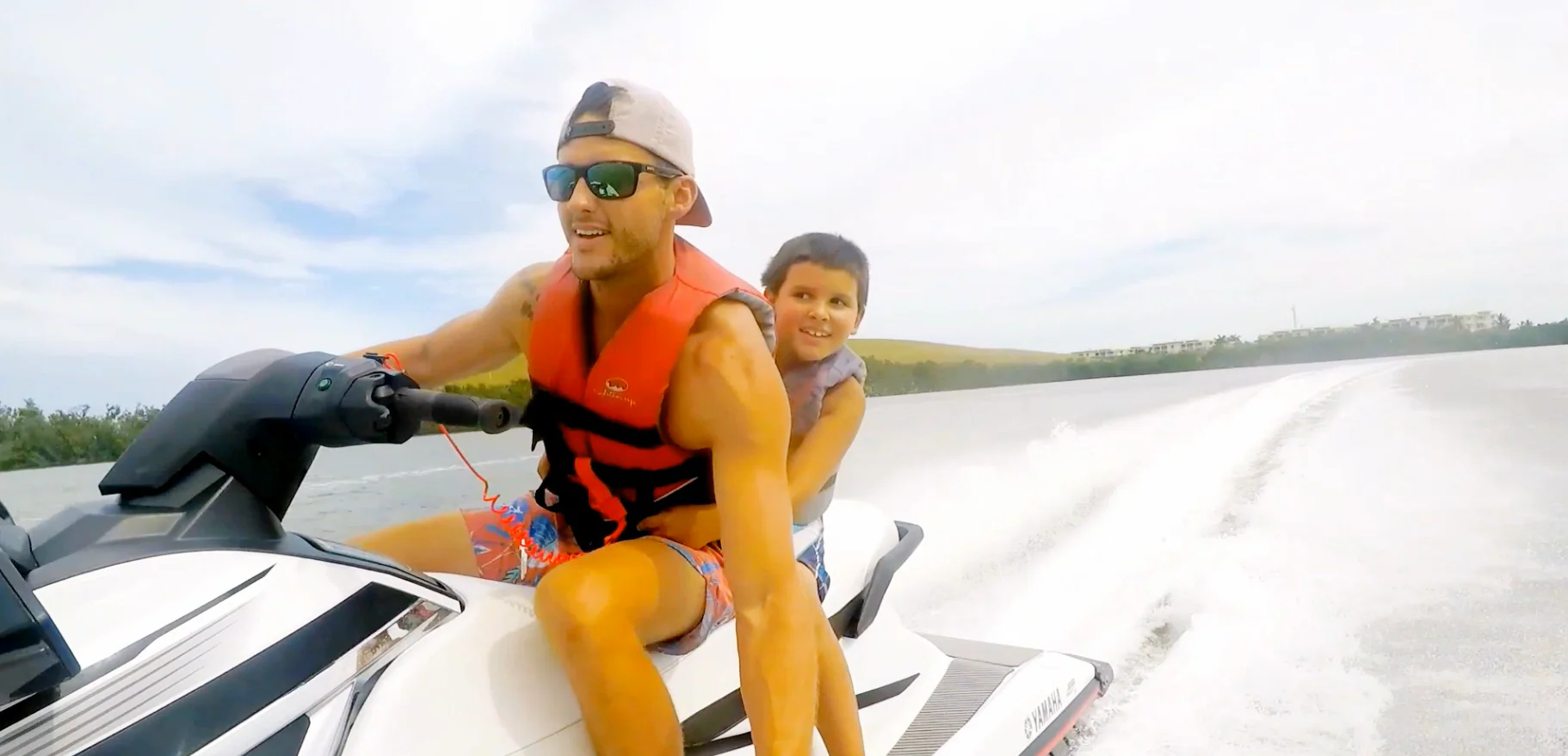 Ultimate Watersports Combo with Lunch & Unlimited Beer - Image 3