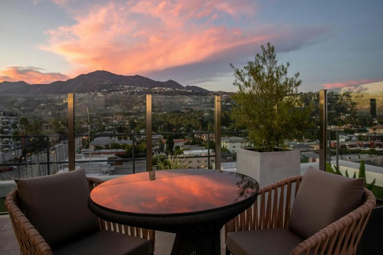 Unwind in LA Luxury: 2-Night Hotel Gift - Image 5