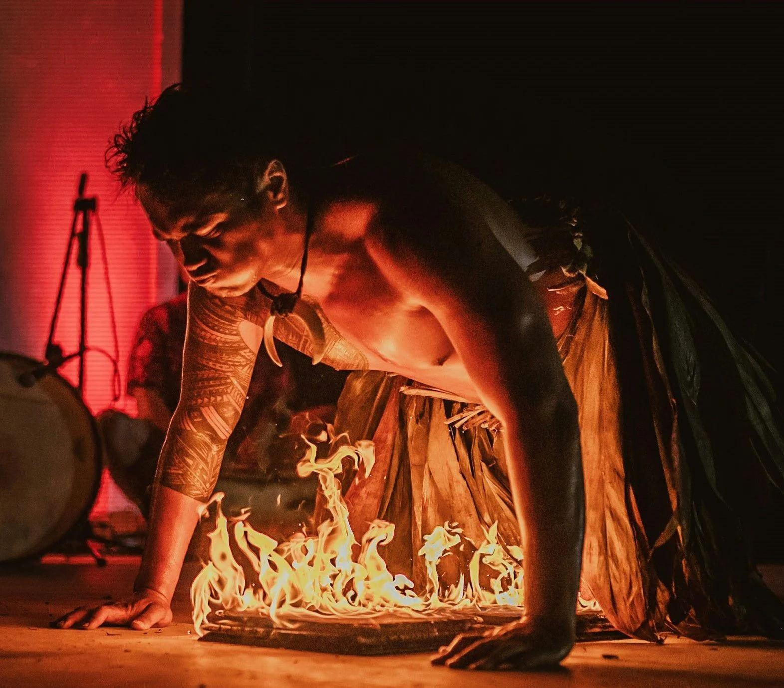 VIP Front Row with Dinner Ahi Uila Fire Show - Image 2