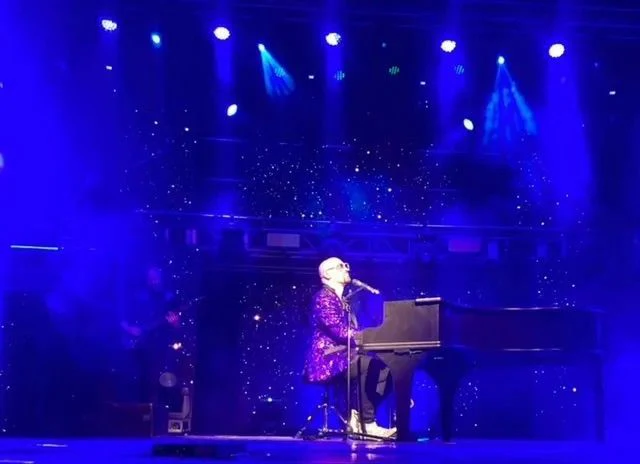 VIP Ticket to Kyle Martin's Piano Man Show with Drink - Image 2