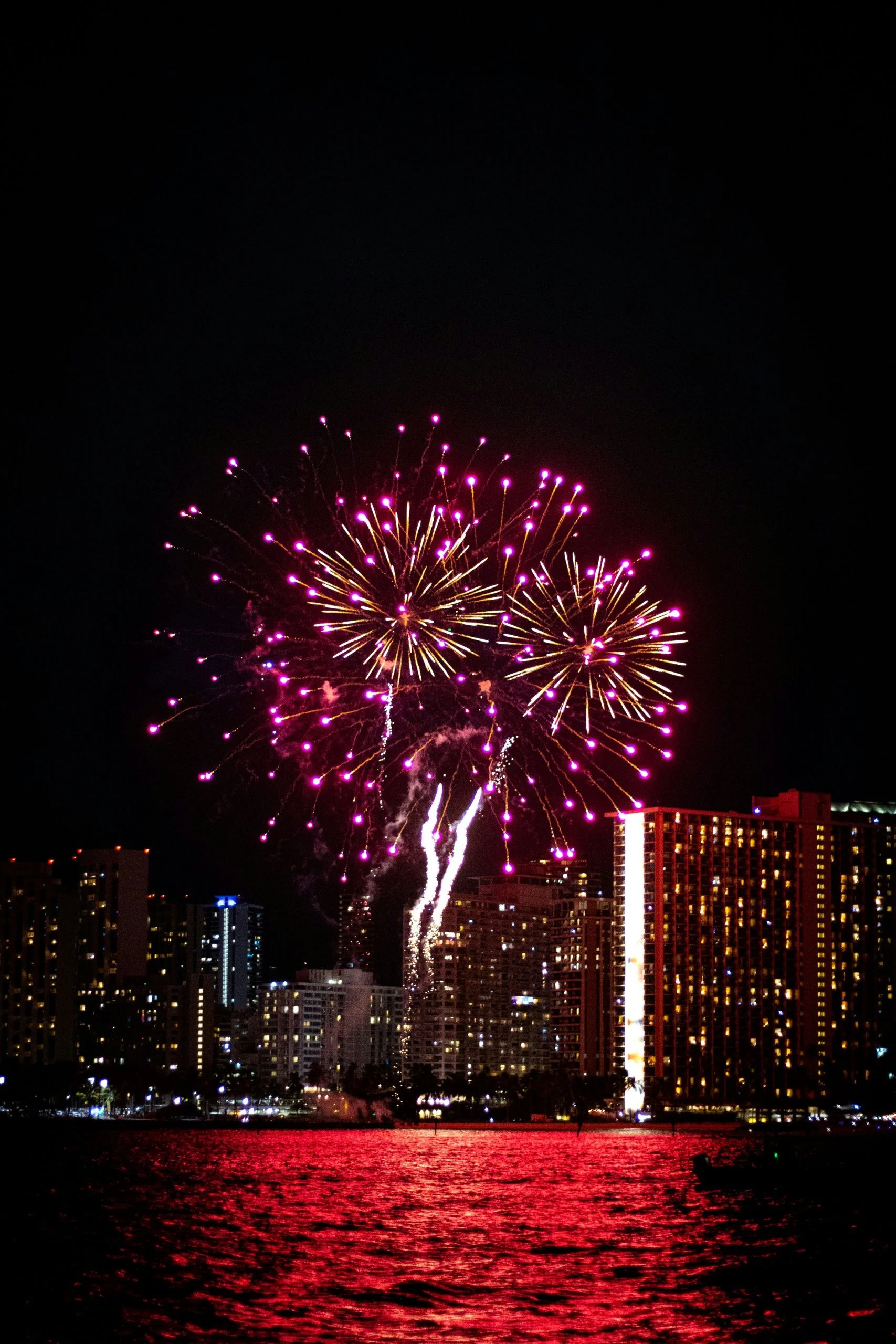 Waikiki Friday Night Fireworks Cruise - Image 3