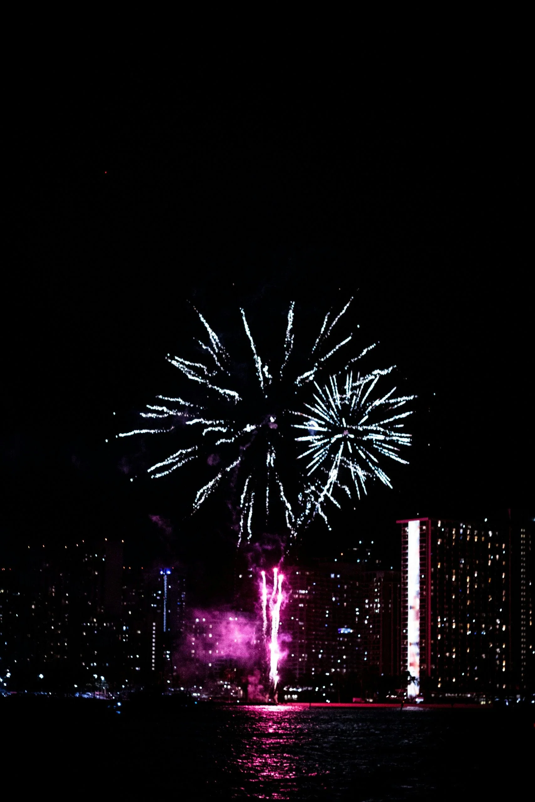 Waikiki Friday Night Fireworks Cruise - Image 4
