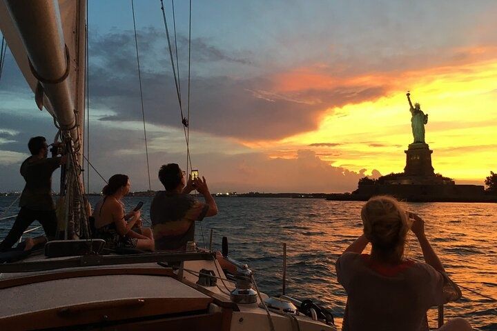 Weekday Brooklyn Group Sail - Image 3
