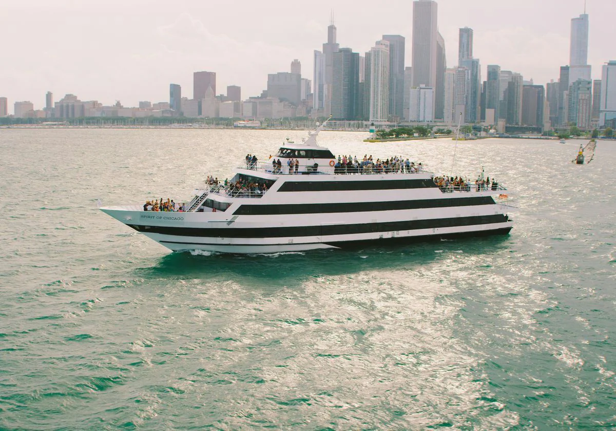 Weekdays & Sunday Signature Dinner Cruise on Lake Michigan - Image 2