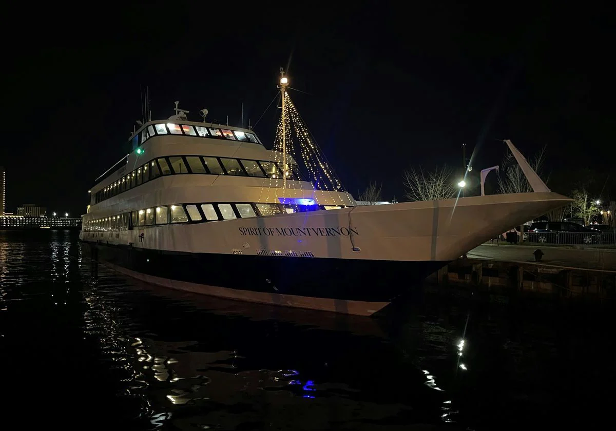 Weekdays & Sunday Romantic Signature Dinner Cruise in Norfolk