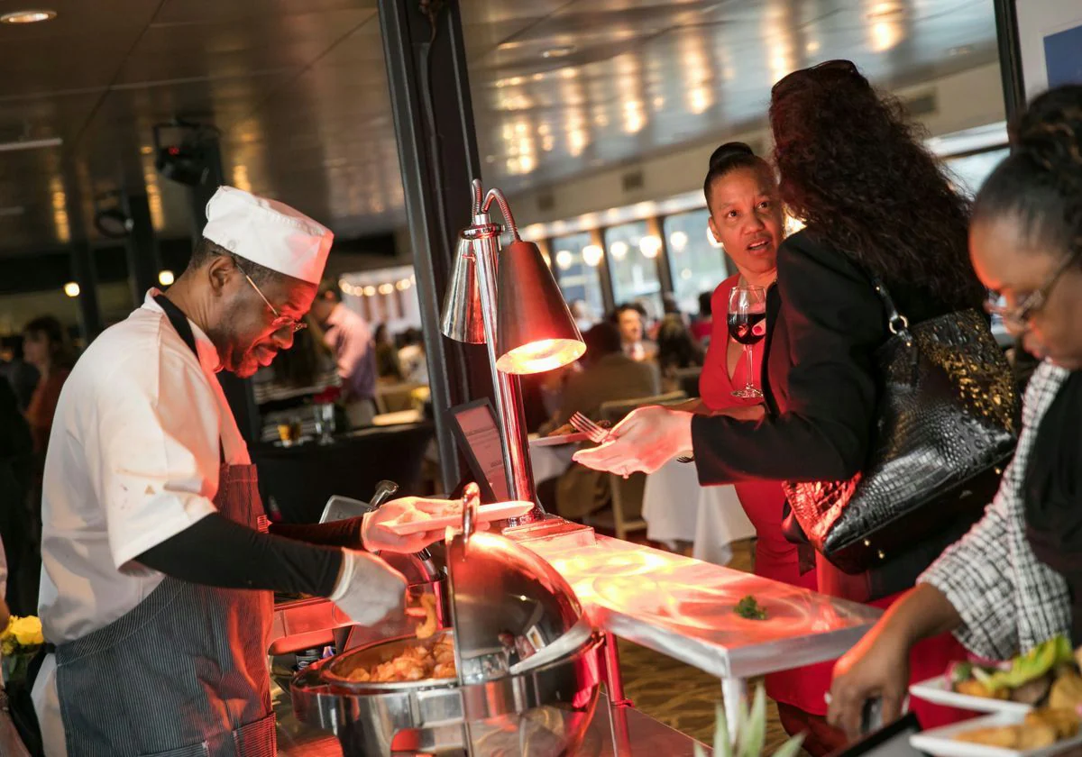 Weekdays & Sunday Romantic Signature Dinner Cruise in Norfolk - Image 5